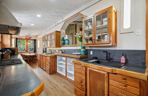 West Dover Villa | The Myrtle House Heated Pool-Hot Tub-Tennis & More