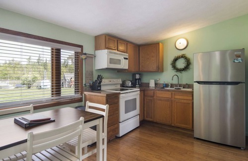 Lake Leelanau Cabaña | The Narrows Yacht Club Cottage