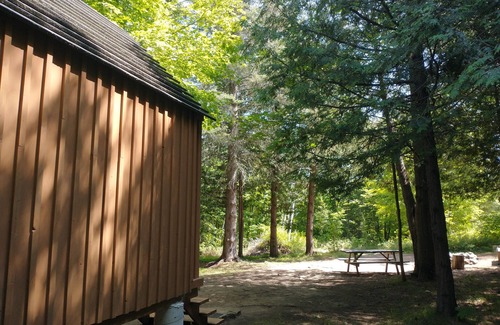 Central Frontenac Cabina | The Naturalist