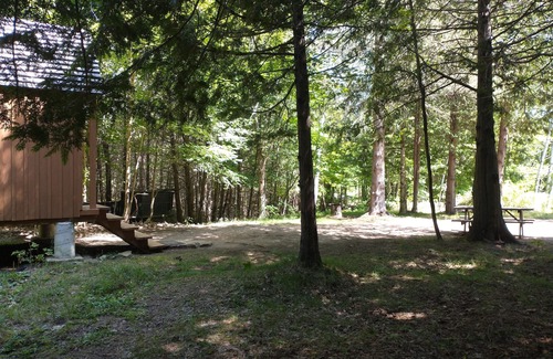 Central Frontenac Cabina | The Naturalist
