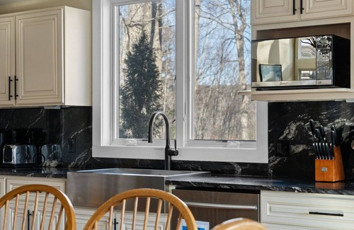 Central Vermont- Killington Casa | SkiOnSkiOff de lujo: ¡La casa Navillus frente a Great Eastern Ski Trail!