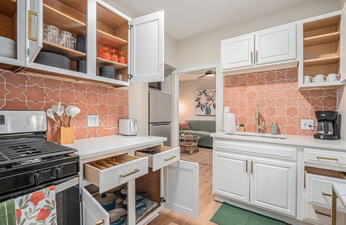 Valparaiso Casa | The Navy Gem | Historic Downtown Home—Sleeps 20