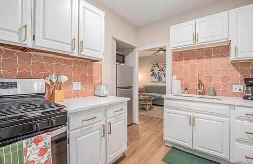 Valparaiso Casa | The Navy Gem | Historic Downtown Home—Sleeps 20