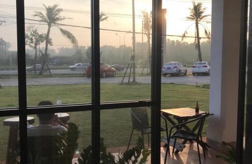 Hua Toei Cama Y Desayuno | The nearest Surattani airport