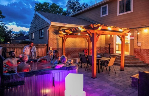 Dupont Casa | The Neon Cowboy: Hot Tub, Fire Pit, Movie Theater