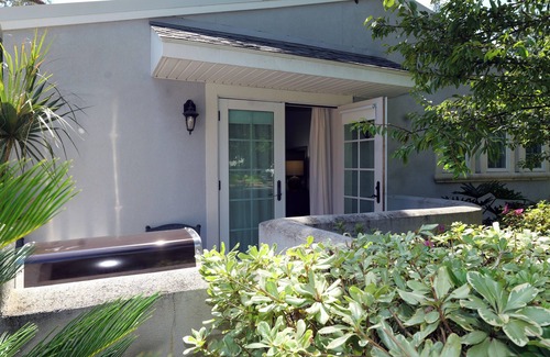 Saint Simons Heights Cabaña | The Nest at Circle Park - Cute Cozy Cottage