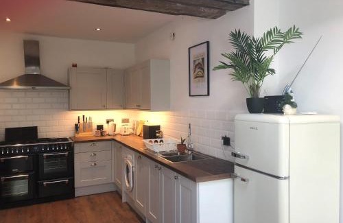 Mylor Churchtown Apartamento | The Nest, Central Falmouth, 10 mins to the beaches and off street parking
