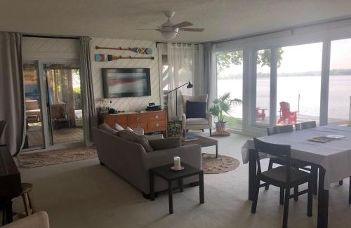 Consecon Casa | The Nest - Cozy Waterfront on Huycks Bay, PEC