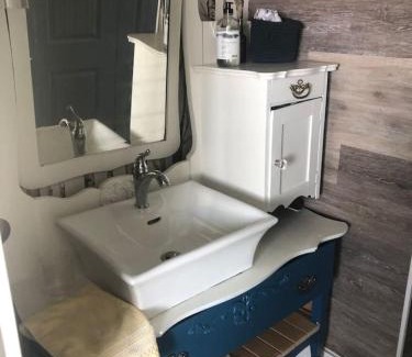 Consecon Casa | The Nest - Cozy Waterfront on Huycks Bay, PEC