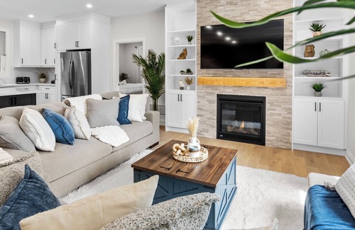 Alcona Cabaña | The Nest Lakehouse w/ Hot Tub, Steps to Innisfil Beach Park