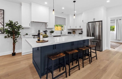 Alcona Cabaña | The Nest Lakehouse w/ Hot Tub, Steps to Innisfil Beach Park