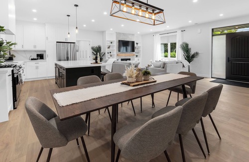 Alcona Cabaña | The Nest Lakehouse w/ Hot Tub, Steps to Innisfil Beach Park