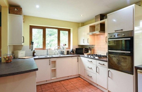 Cowplain Casa | The Nest | Large Family Home | Pool Table