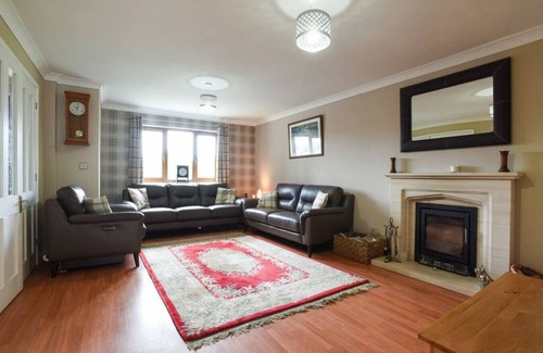 Cowplain Casa | The Nest | Large Family Home | Pool Table