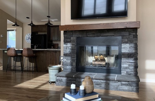Northern Ontario Cabaña | The Nest - Modern 3 Bedroom Cottage with Bunkie