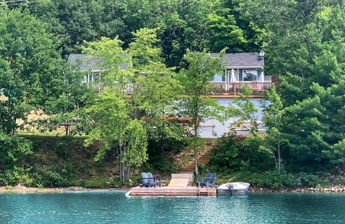 Val-des-Monts Chalet De Esquí | The Nest on Lac McGregor