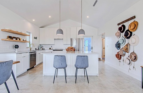 Carmine Otro | The New Blue Farmhouse