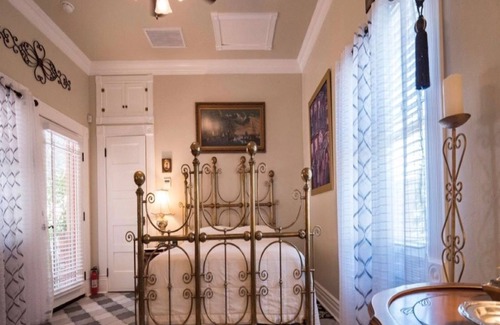 Downtown Tucson Hotel | La sala de Nueva Orleans en el centro de Tucson