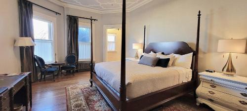 Summit - University Cama Y Desayuno | The New Victorian Mansion Bed & Breakfast