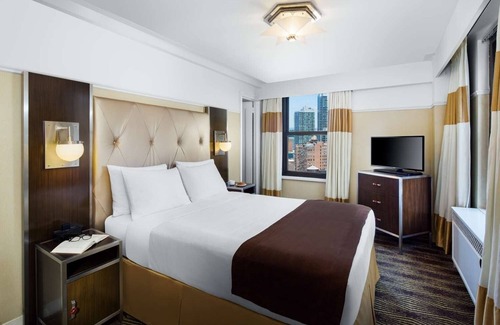 Garment District Hotel | The New Yorker Hotel | Queen Terrace Suite | Historic NYC Stay