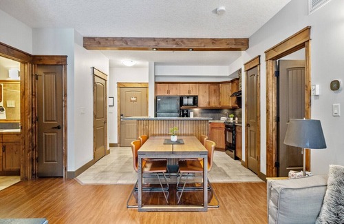 East Kootenay Apartamento | The Noble Nest | Pool | Hot Tub | Patio