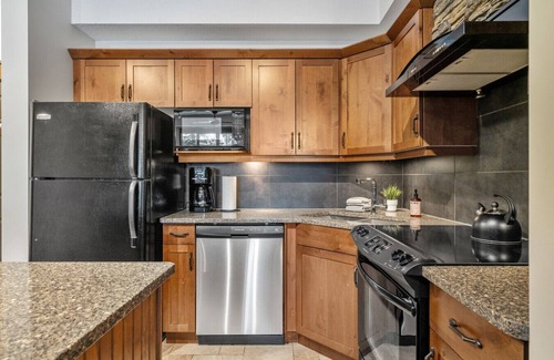 East Kootenay Apartamento | The Noble Nest | Pool | Hot Tub | Patio