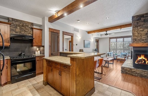 East Kootenay Apartamento | The Noble Nest | Pool | Hot Tub | Patio