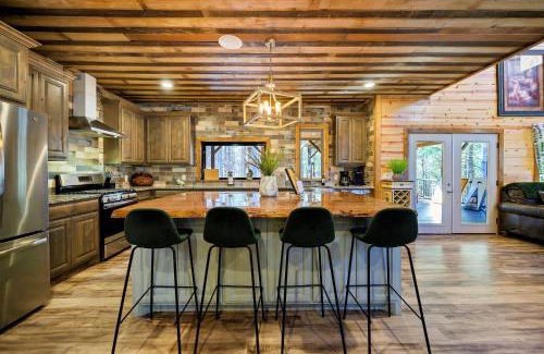 Broken Bow Casa | The Nomi Lodge - Sleeps 28 - Gorgeous Rustic Cabin, Centrally Located, Tons of Amenities