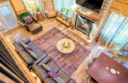 Broken Bow Casa | The Nomi Lodge - Sleeps 28 - Gorgeous Rustic Cabin, Centrally Located, Tons of Amenities