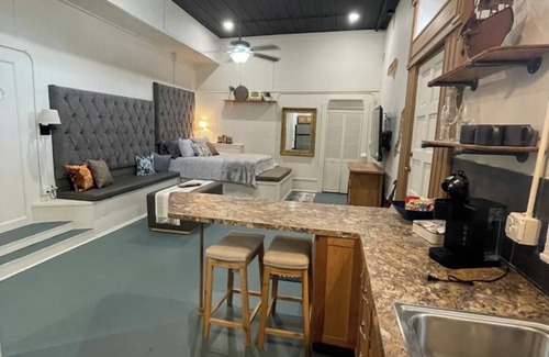 Van Buren Apartamento | The Nook at Main Street Suites: Cozy studio apt in downtown Van Buren, AR