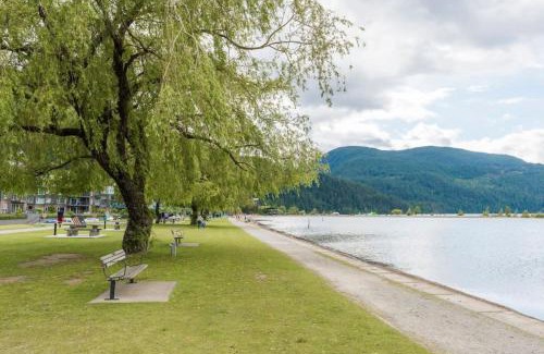 Harrison Hot Springs Casa | The Nook, Top Floor Suite with Lake and Mtn View