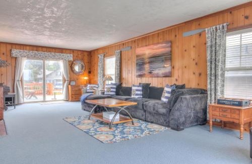 Seaside Casa | The Nordic House in the Cove - Meredith Lodging