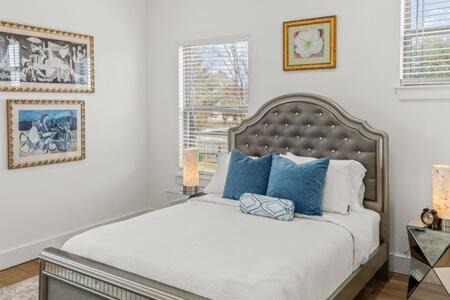 Bentonville Casa | The O'Keeffe-2nd Floor Boutique Hotel Suite