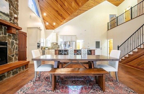 Lafayette County Casa | The O Stone, 3BR Cabin Retreat by VelvetDitchVillas