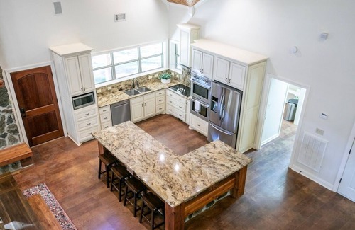 Lafayette County Casa | The O Stone, 3BR Cabin Retreat by VelvetDitchVillas