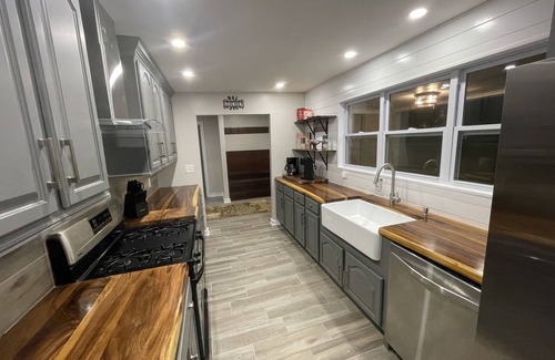 Ashley Oaks Otro | The Oak at Windrock- cozy farmhouse on 2 acres