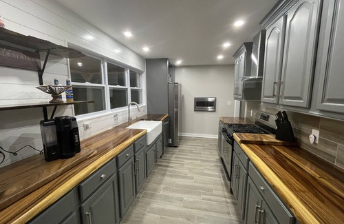 Ashley Oaks Otro | The Oak at Windrock- cozy farmhouse on 2 acres