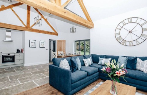 Henley Casa | The Oak - Brand new Countryside 2 Bedroom Annex - From 165 Per Night