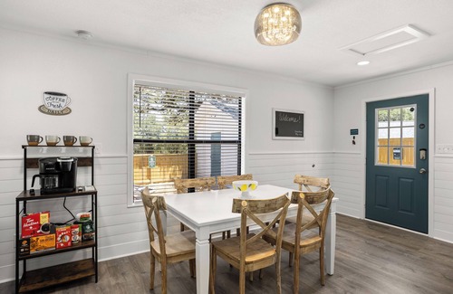 Boerne Casa | The Oak Haus ~ TX Hill Country escape with hot tub and game room!