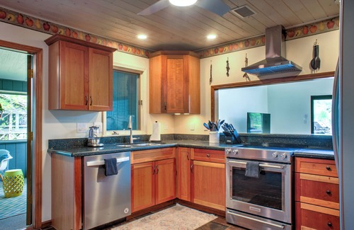 Brevard Casa | The Oak Lake House on Wanteska | Secluded Lakeferont Property