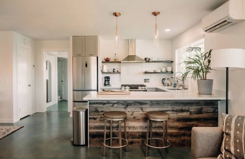 Mariposa Casa | The Oak Meadows Guest House