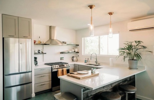 Mariposa Casa | The Oak Meadows Guest House