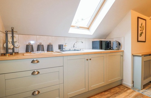 Wymondham Cabaña | THE OAK ROOM - WINDMILL COUNTRY RETREATS, pet friendly in Buckminster
