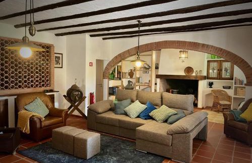 Avis Casa | The Oak Tree Farm - Open Layout Concept by Portus Alacer - Ideal for Families - Unplug, Unwind, and Reconnect with Nature