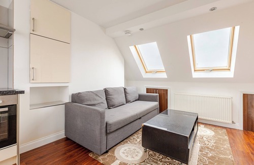 Alperton Apartamento | The Oakland, Spacious 3-Bed Flat with Fast WiFi, Free Parking & Self Check-In
