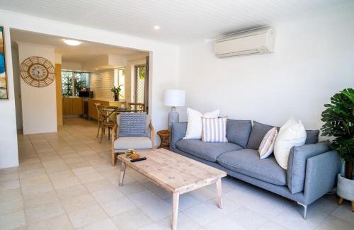 Noosa Heads Apartamento | The Oasis has a private courtyard and ideal location to walk