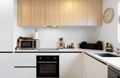 Mangere Bridge Casa | The Oasis - New 3BR | Ultrafast WiFi | Parking