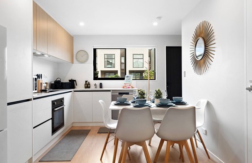 Mangere Bridge Casa | The Oasis - New 3BR | Ultrafast WiFi | Parking