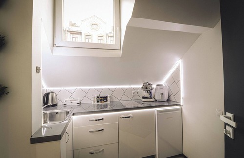 Avoti Apartamento | The Oasis - Retro Modern Vogue