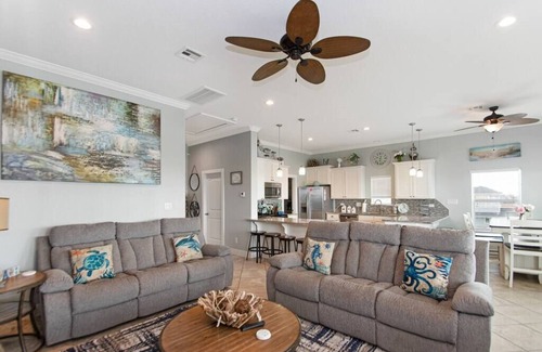 Bermuda Beach Casa | The Ocean Aire - 30 secs from the sand!